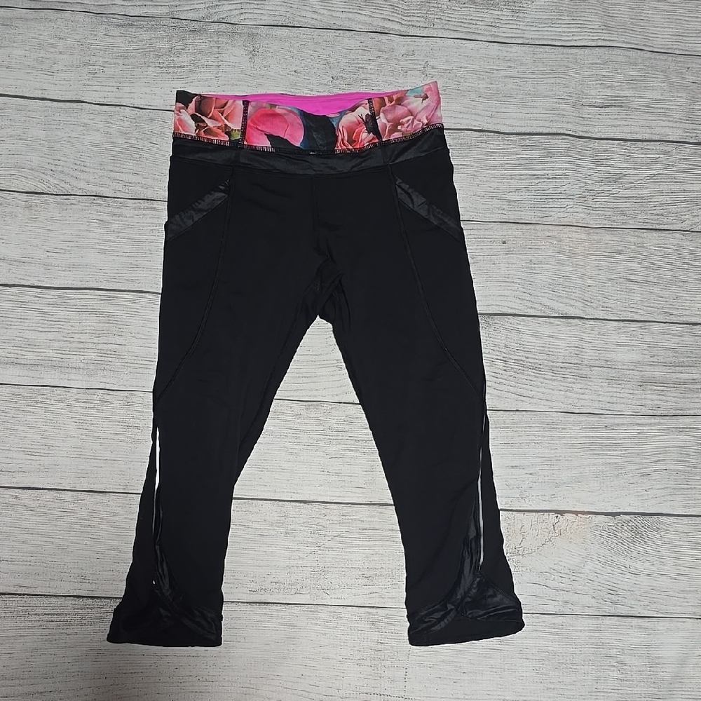 Lululemon Chase Me Crop II Black / Secret Garden Size 6 - Picture 7 of 11